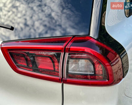 Білий Кіа Niro, об'ємом двигуна 0 л та пробігом 204 тис. км за 17800 $, фото 52 на Automoto.ua