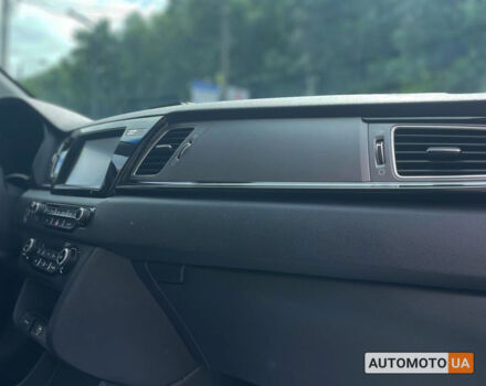 Білий Кіа Niro, об'ємом двигуна 64 л та пробігом 103 тис. км за 20400 $, фото 13 на Automoto.ua