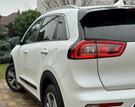 Белый Киа Niro, объемом двигателя 1.6 л и пробегом 213 тыс. км за 16500 $, фото 18 на Automoto.ua