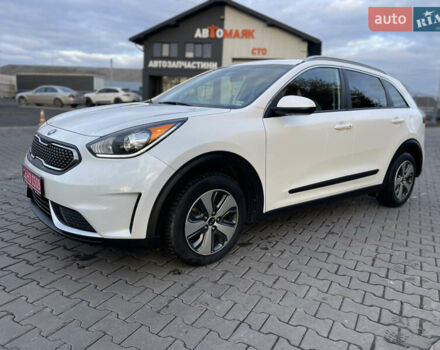 Киа Niro 2019 в Луцке на Automoto.ua Белый Киа Niro, объемом двигателя 1.58 л и пробегом 212 тыс. км за 15999 $, фото 13 на Automoto.ua