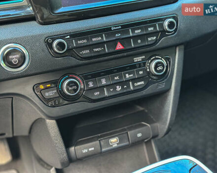 Білий Кіа Niro, об'ємом двигуна 0 л та пробігом 204 тис. км за 17800 $, фото 71 на Automoto.ua