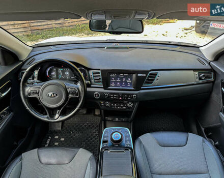 Білий Кіа Niro, об'ємом двигуна 0 л та пробігом 204 тис. км за 17800 $, фото 88 на Automoto.ua