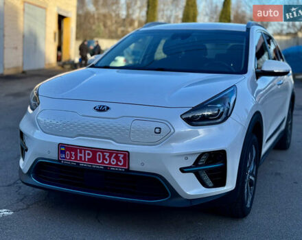 Белый Киа Niro, объемом двигателя 0 л и пробегом 135 тыс. км за 16999 $, фото 1 на Automoto.ua