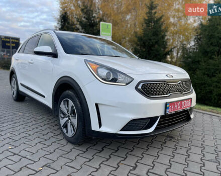 Киа Niro 2019 в Луцке на Automoto.ua Белый Киа Niro, объемом двигателя 1.58 л и пробегом 212 тыс. км за 15999 $, фото 3 на Automoto.ua