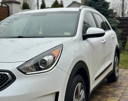 Белый Киа Niro, объемом двигателя 1.6 л и пробегом 213 тыс. км за 16500 $, фото 6 на Automoto.ua