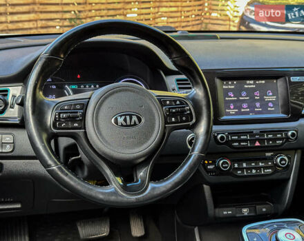 Білий Кіа Niro, об'ємом двигуна 0 л та пробігом 204 тис. км за 17800 $, фото 97 на Automoto.ua