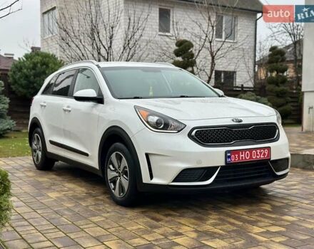 Белый Киа Niro, объемом двигателя 1.6 л и пробегом 213 тыс. км за 16500 $, фото 3 на Automoto.ua