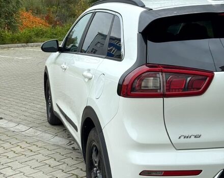 Киа Niro 2019 в Хмельницком на Automoto.ua Белый Киа Niro, объемом двигателя 1.6 л и пробегом 325 тыс. км за 13600 $, фото 4 на Automoto.ua