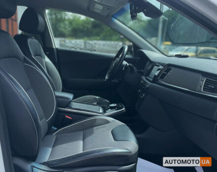 Білий Кіа Niro, об'ємом двигуна 64 л та пробігом 103 тис. км за 20400 $, фото 12 на Automoto.ua