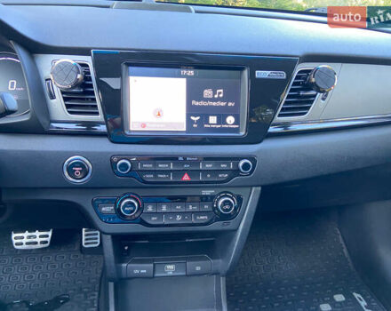 Білий Кіа Niro, об'ємом двигуна 0 л та пробігом 164 тис. км за 13500 $, фото 13 на Automoto.ua