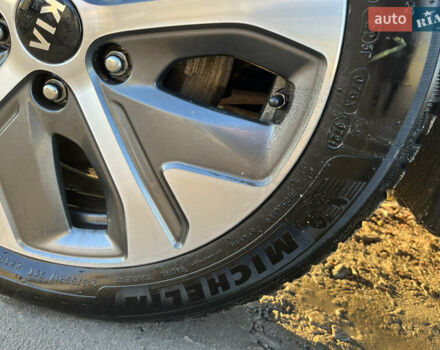 Білий Кіа Niro, об'ємом двигуна 0 л та пробігом 70 тис. км за 18600 $, фото 7 на Automoto.ua