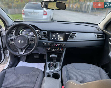 Киа Niro 2019 в Луцке на Automoto.ua Белый Киа Niro, объемом двигателя 1.58 л и пробегом 212 тыс. км за 15999 $, фото 17 на Automoto.ua