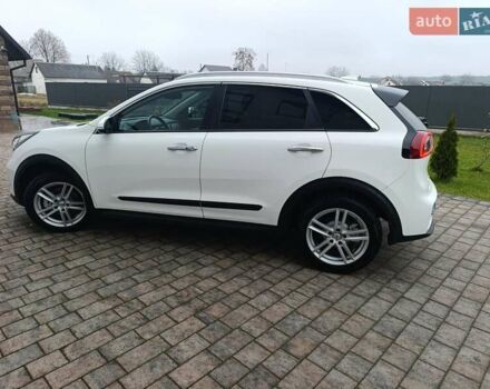 Белый Киа Niro, объемом двигателя 0 л и пробегом 127 тыс. км за 17400 $, фото 2 на Automoto.ua