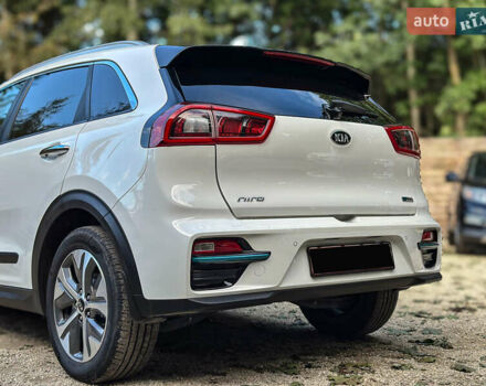 Білий Кіа Niro, об'ємом двигуна 0 л та пробігом 204 тис. км за 17800 $, фото 33 на Automoto.ua