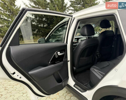 Білий Кіа Niro, об'ємом двигуна 0 л та пробігом 141 тис. км за 19499 $, фото 45 на Automoto.ua