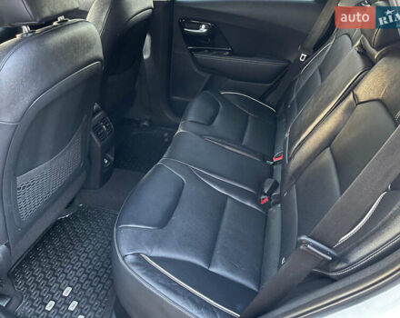 Киа Niro 2020 в Луцке на Automoto.ua Белый Киа Niro, объемом двигателя 0 л и пробегом 148 тыс. км за 19900 $, фото 9 на Automoto.ua