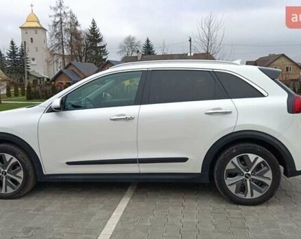 Білий Кіа Niro, об'ємом двигуна 0 л та пробігом 127 тис. км за 19999 $, фото 7 на Automoto.ua