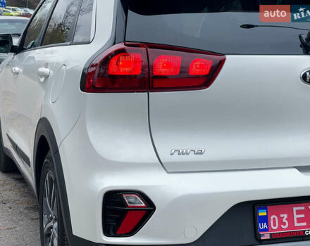 Білий Кіа Niro, об'ємом двигуна 1.6 л та пробігом 215 тис. км за 16800 $, фото 15 на Automoto.ua
