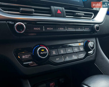 Білий Кіа Niro, об'ємом двигуна 1.6 л та пробігом 215 тис. км за 16800 $, фото 33 на Automoto.ua