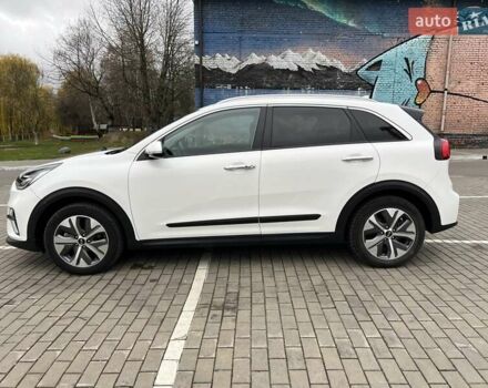 Белый Киа Niro, объемом двигателя 0 л и пробегом 146 тыс. км за 19799 $, фото 6 на Automoto.ua