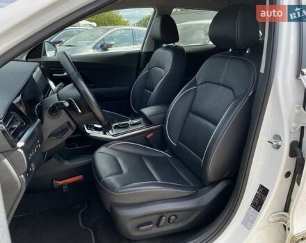 Білий Кіа Niro, об'ємом двигуна 0 л та пробігом 112 тис. км за 22900 $, фото 23 на Automoto.ua