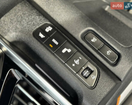 Білий Кіа Niro, об'ємом двигуна 0 л та пробігом 117 тис. км за 19750 $, фото 46 на Automoto.ua