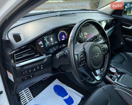 Киа Niro 2020 в Луцке на Automoto.ua Белый Киа Niro, объемом двигателя 0 л и пробегом 148 тыс. км за 19900 $, фото 13 на Automoto.ua
