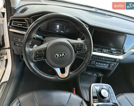 Белый Киа Niro, объемом двигателя 0 л и пробегом 103 тыс. км за 21200 $, фото 16 на Automoto.ua
