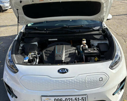 Белый Киа Niro, объемом двигателя 0 л и пробегом 140 тыс. км за 19450 $, фото 8 на Automoto.ua
