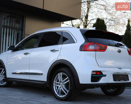 Белый Киа Niro, объемом двигателя 0 л и пробегом 80 тыс. км за 18800 $, фото 12 на Automoto.ua