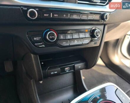 Белый Киа Niro, объемом двигателя 0 л и пробегом 78 тыс. км за 17900 $, фото 9 на Automoto.ua