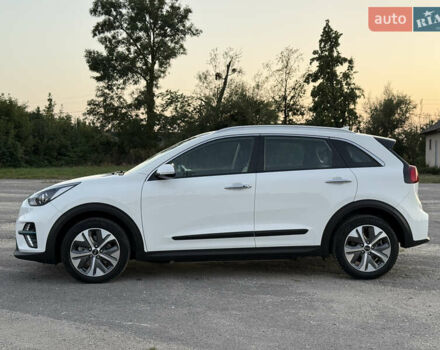 Білий Кіа Niro, об'ємом двигуна 0 л та пробігом 152 тис. км за 18500 $, фото 4 на Automoto.ua
