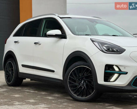 Киа Niro 2020 в Черкассах на Automoto.ua Белый Киа Niro, объемом двигателя 0 л и пробегом 84 тыс. км за 18800 $, фото 17 на Automoto.ua
