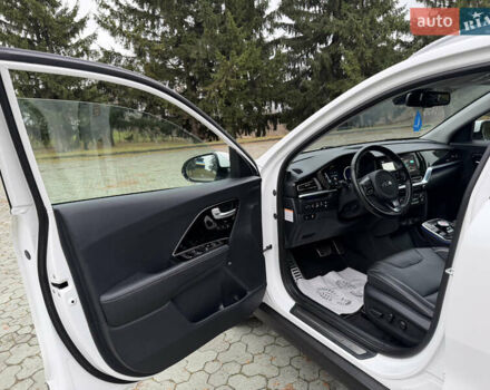 Білий Кіа Niro, об'ємом двигуна 0 л та пробігом 141 тис. км за 19499 $, фото 25 на Automoto.ua
