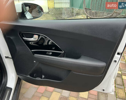 Белый Киа Niro, объемом двигателя 0 л и пробегом 116 тыс. км за 21000 $, фото 11 на Automoto.ua
