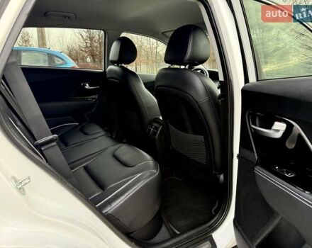 Білий Кіа Niro, об'ємом двигуна 0 л та пробігом 89 тис. км за 18950 $, фото 93 на Automoto.ua
