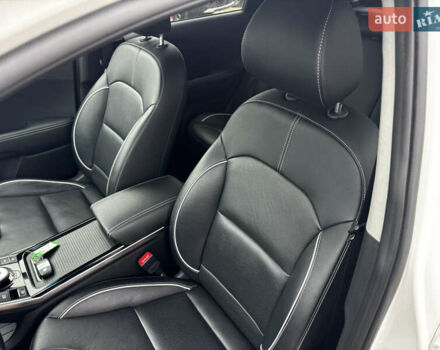 Білий Кіа Niro, об'ємом двигуна 0 л та пробігом 124 тис. км за 20400 $, фото 19 на Automoto.ua