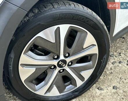 Білий Кіа Niro, об'ємом двигуна 0 л та пробігом 147 тис. км за 18800 $, фото 61 на Automoto.ua