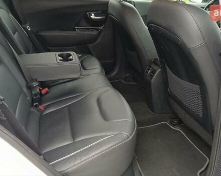 Білий Кіа Niro, об'ємом двигуна 0 л та пробігом 127 тис. км за 19999 $, фото 41 на Automoto.ua
