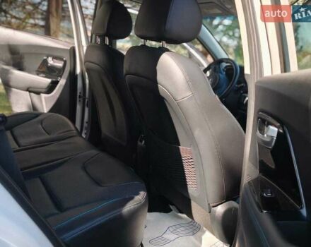 Белый Киа Niro, объемом двигателя 0 л и пробегом 78 тыс. км за 17900 $, фото 7 на Automoto.ua