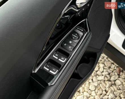 Белый Киа Niro, объемом двигателя 0 л и пробегом 141 тыс. км за 19100 $, фото 20 на Automoto.ua