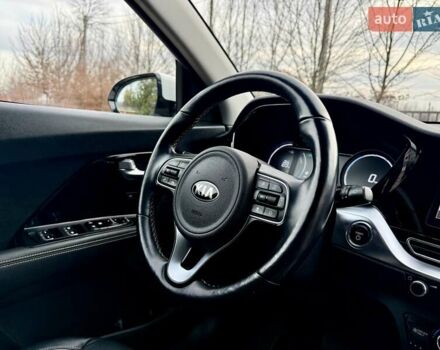 Білий Кіа Niro, об'ємом двигуна 0 л та пробігом 89 тис. км за 18950 $, фото 87 на Automoto.ua