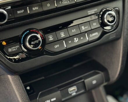 Білий Кіа Niro, об'ємом двигуна 0 л та пробігом 117 тис. км за 19750 $, фото 47 на Automoto.ua