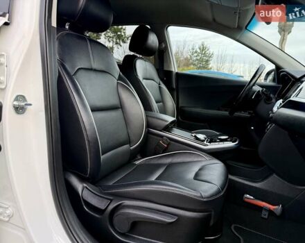 Білий Кіа Niro, об'ємом двигуна 0 л та пробігом 89 тис. км за 18950 $, фото 79 на Automoto.ua