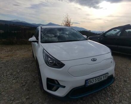 Белый Киа Niro, объемом двигателя 0 л и пробегом 180 тыс. км за 16500 $, фото 2 на Automoto.ua