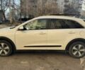 Белый Киа Niro, объемом двигателя 1.6 л и пробегом 100 тыс. км за 12000 $, фото 6 на Automoto.ua