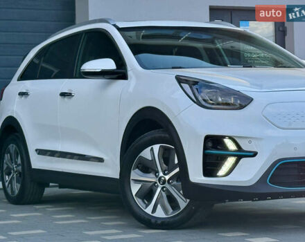 Білий Кіа Niro, об'ємом двигуна 0 л та пробігом 62 тис. км за 19500 $, фото 8 на Automoto.ua