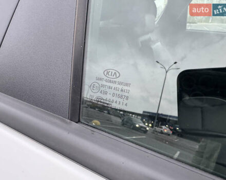 Киа Niro 2020 в Киеве на Automoto.ua Белый Киа Niro, объемом двигателя 0 л и пробегом 171 тыс. км за 18300 $, фото 58 на Automoto.ua