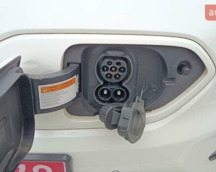 Білий Кіа Niro, об'ємом двигуна 0 л та пробігом 127 тис. км за 19999 $, фото 5 на Automoto.ua