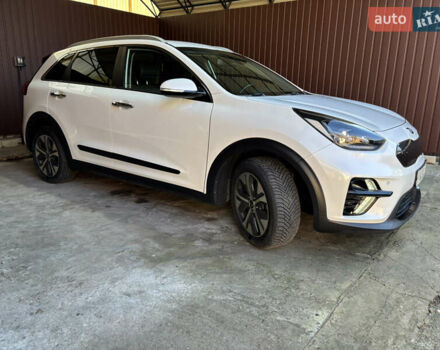 Белый Киа Niro, объемом двигателя 0 л и пробегом 117 тыс. км за 20066 $, фото 3 на Automoto.ua